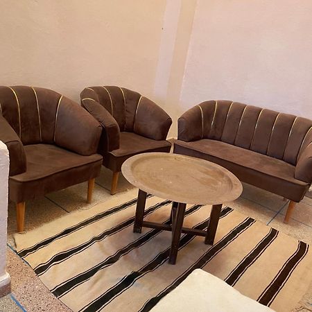 Emallayan Hostel Имсуане Екстериор снимка