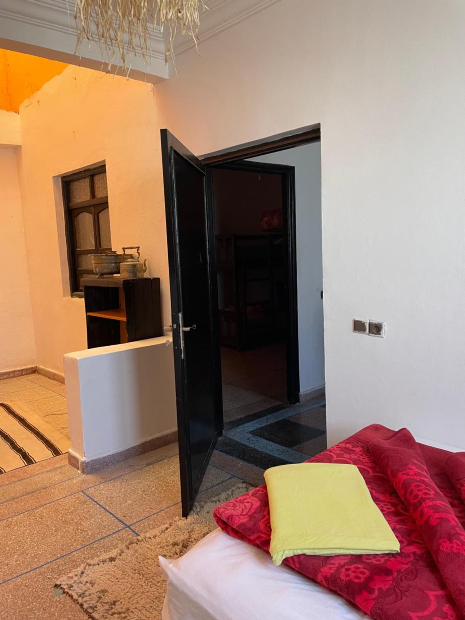 Emallayan Hostel Имсуане Екстериор снимка